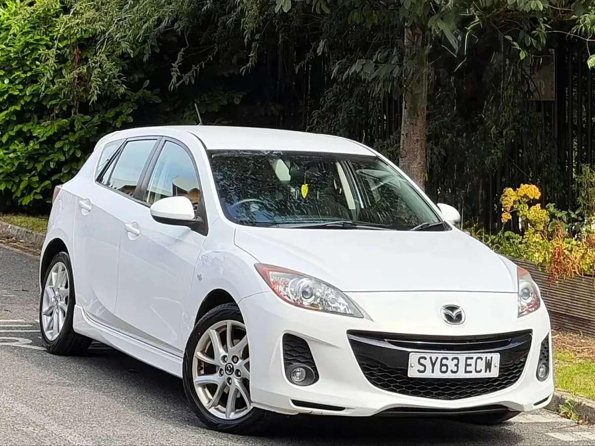 Used Mazda 3 105 HP (77 kW) 2013 White Hatchback