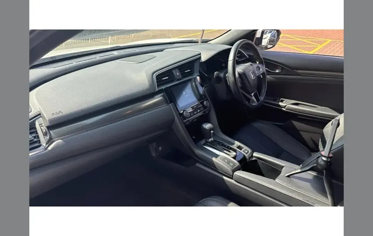 Used Honda Civic Prestige 180 HP (132 kW) 2020 White Hatchback