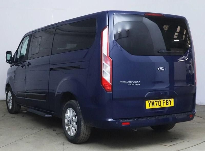 Used Ford Tourneo Custom Zetec 130 HP (95 kW) 2020 Blue Van