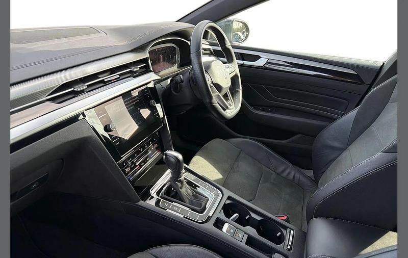 Usado VW Arteon R-line 190 HP (139 kW) 2022 Cinzento Carrinha