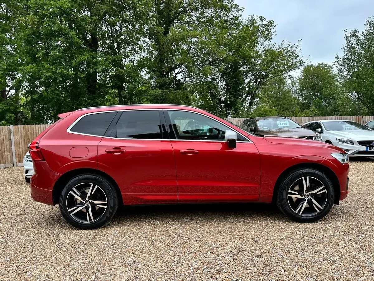 Used Volvo XC60 R-Design 190 HP (139 kW) 2017 Red SUV