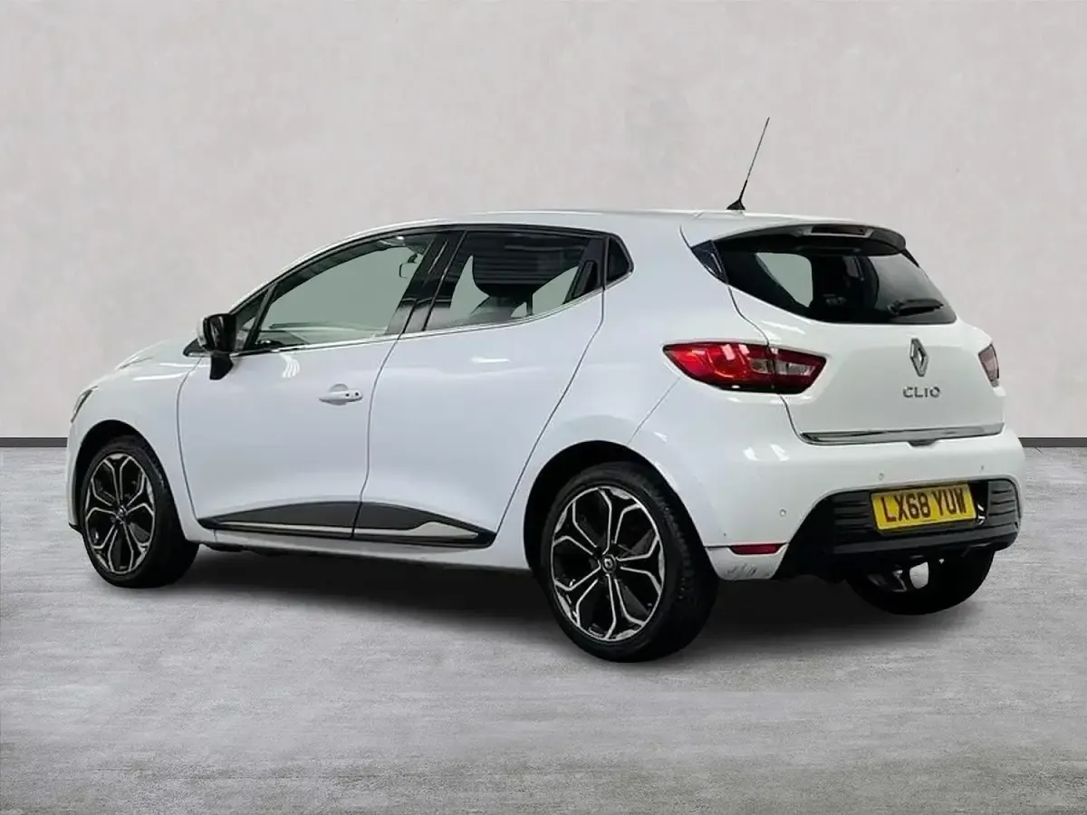 Used Renault Clio Iconic 2018 White Hatchback