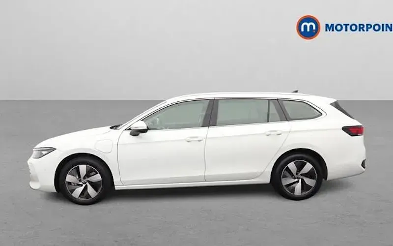 Used VW Passat Life 204 HP (150 kW) 2025 White Estate