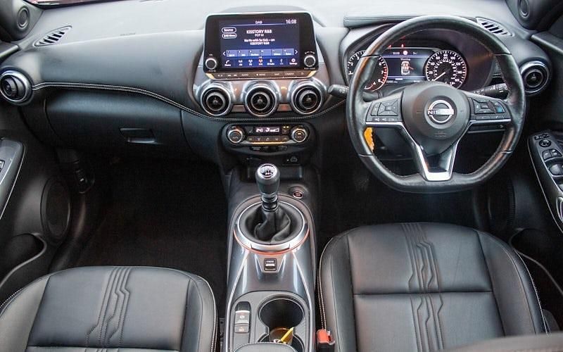 Used Nissan Juke Tekna 114 HP (83 kW) 2023 Fuji sunset red SUV