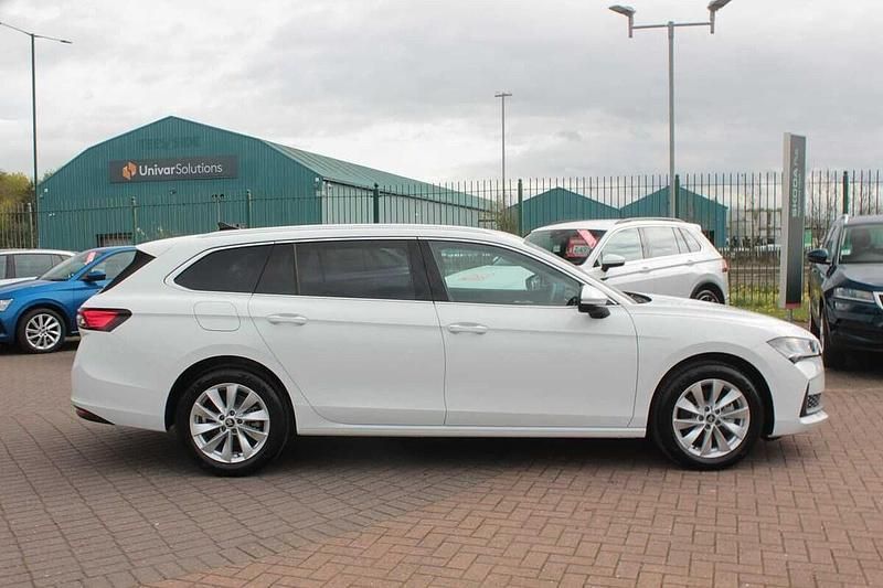 New Skoda Superb SE Technology 150 HP (110 kW) 2026 Pure white Estate
