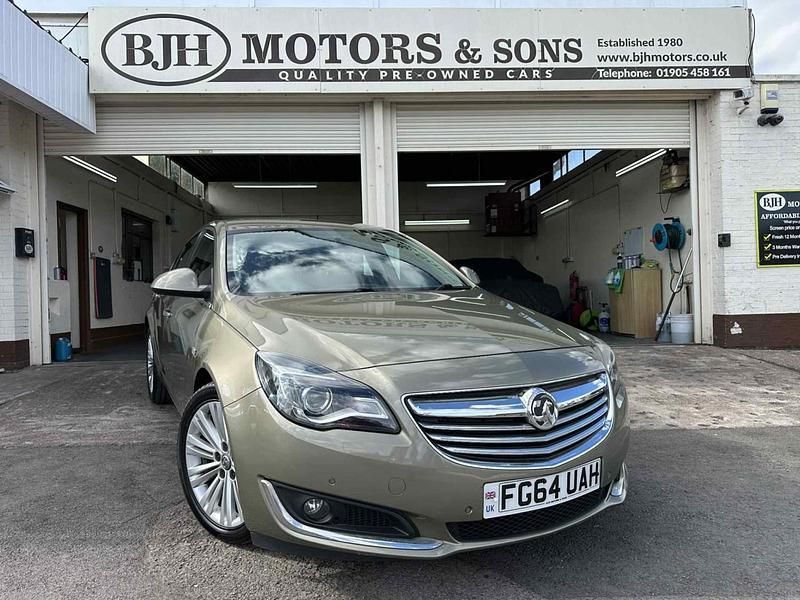 Green Used 2014 Vauxhall Insignia Design Edition Hatchback | £4,988 (Expensive) - Image 1/2