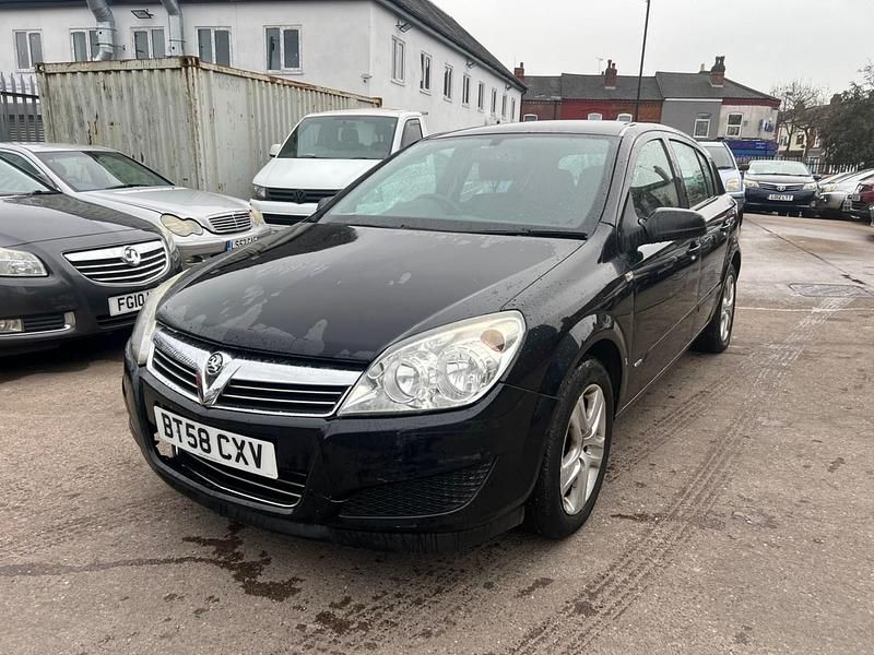 Black Used 2009 Vauxhall Astra Club Hatchback | £1,150 (Good price) - Image 1/4