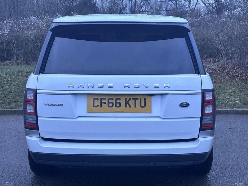 Used Land Rover Range Rover Vogue 258 HP (189 kW) 2016 White SUV