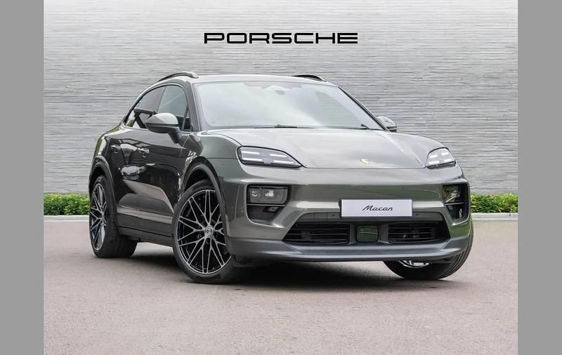 Green New 2025 Porsche Macan SUV | £87,995 - Image 1/4