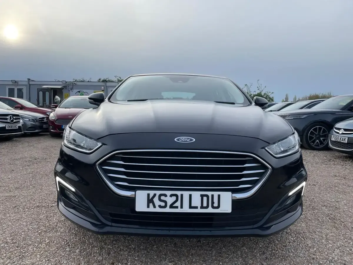 Usado Ford Mondeo Zetec 150 HP (110 kW) 2021 Preto Citadino