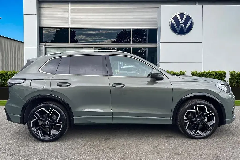 Used VW Tiguan R-line 150 HP (110 kW) 2025 Green SUV