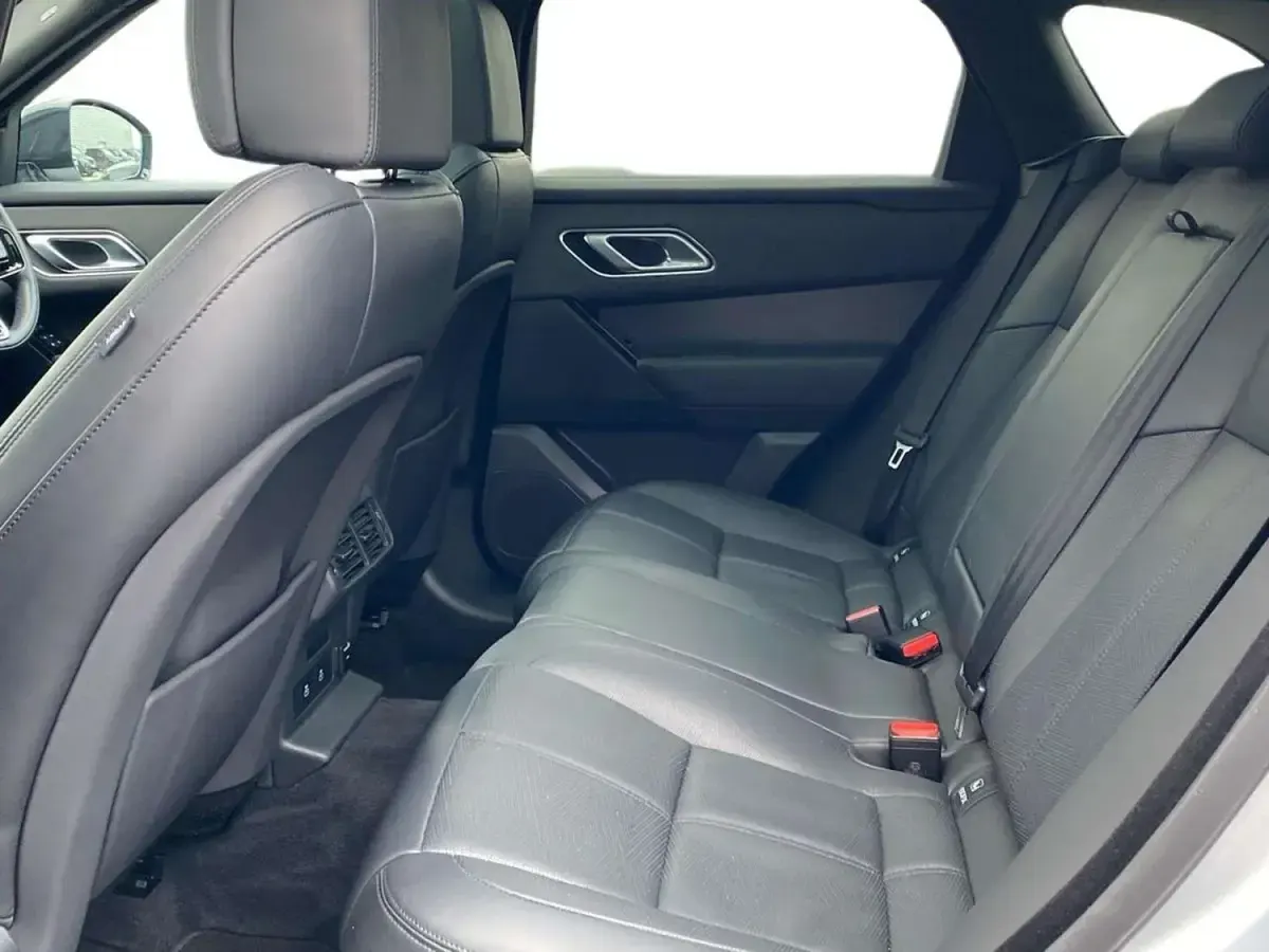 Usado Land Rover Range Rover Velar HSE Dynamic 300 CV (220 kW) 2025 Plateado SUV