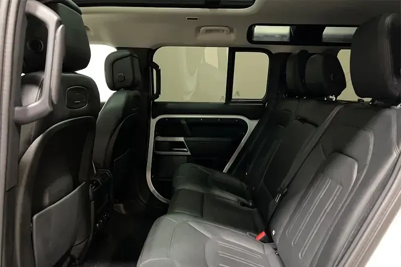 Used Land Rover Defender HSE 245 HP (180 kW) 2021 White SUV