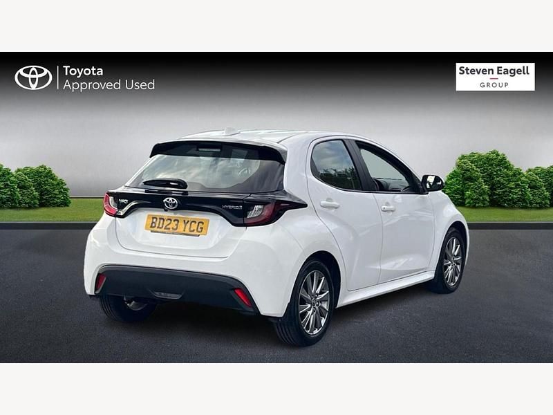 Used Toyota Yaris Hybrid 2023 White Hatchback