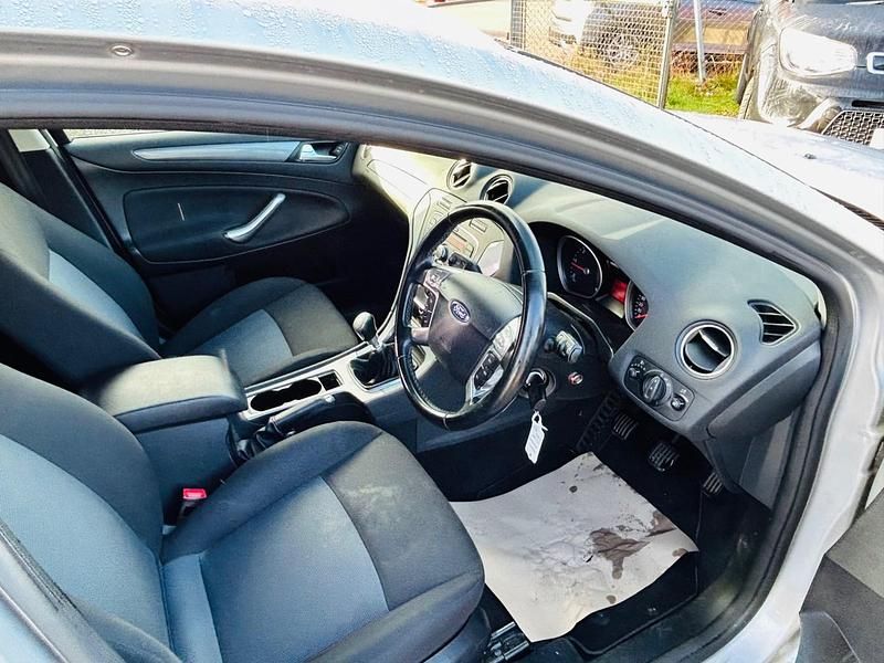 Used Ford Mondeo S 115 HP (84 kW) 2014 Silver Estate