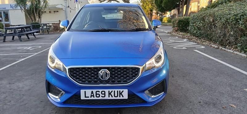Begagnad MG MG3 Exclusive 106 HK (77 kW) 2019 Blå Halvkombi