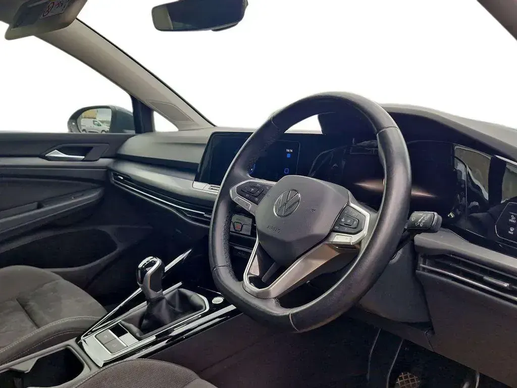Usado VW Golf VIII Edition 128 HP (94 kW) 2023 Cinzento Citadino