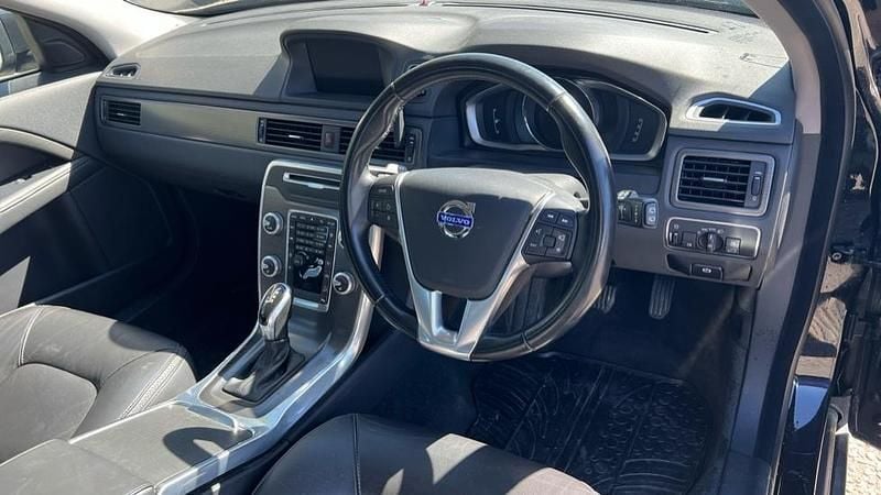 Usado Volvo XC70 SE Lux 215 HP (158 kW) 2016 Preto Carrinha