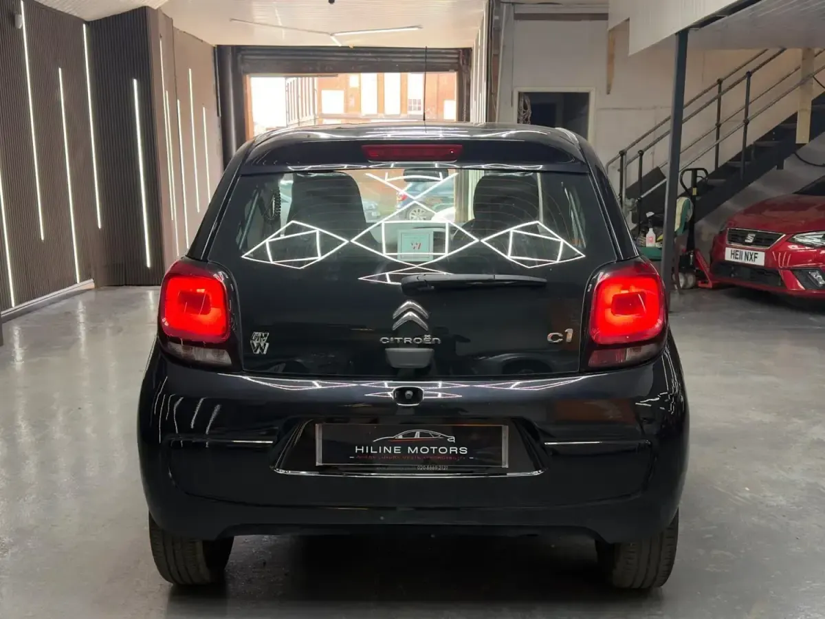 Begagnad Citroën C1 Feel 68 HK (50 kW) 2015 Svart Halvkombi