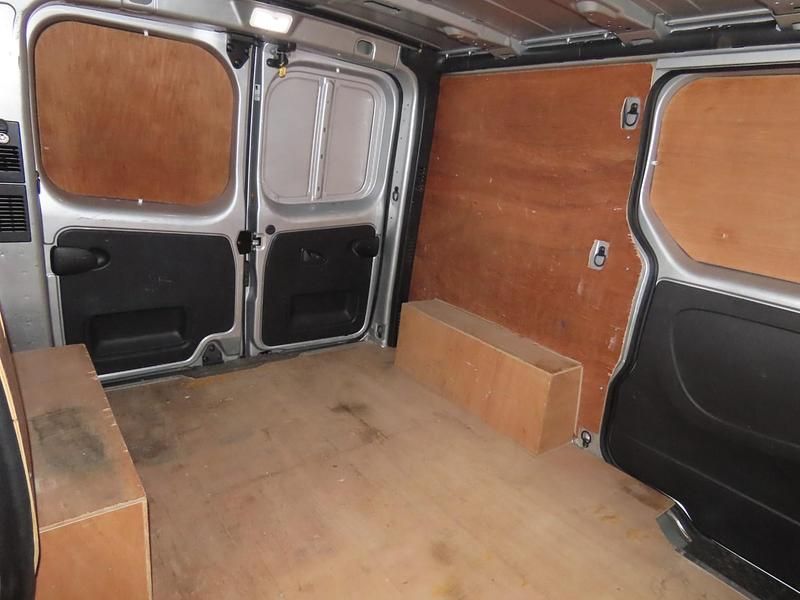 Used Vauxhall Vivaro Sportive 125 HP (91 kW) 2016 Silver