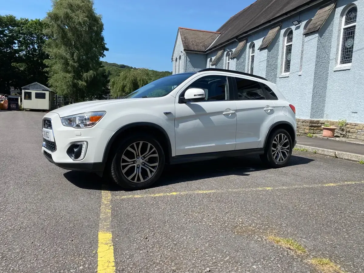 Used Mitsubishi ASX 114 HP (83 kW) 2016 White SUV