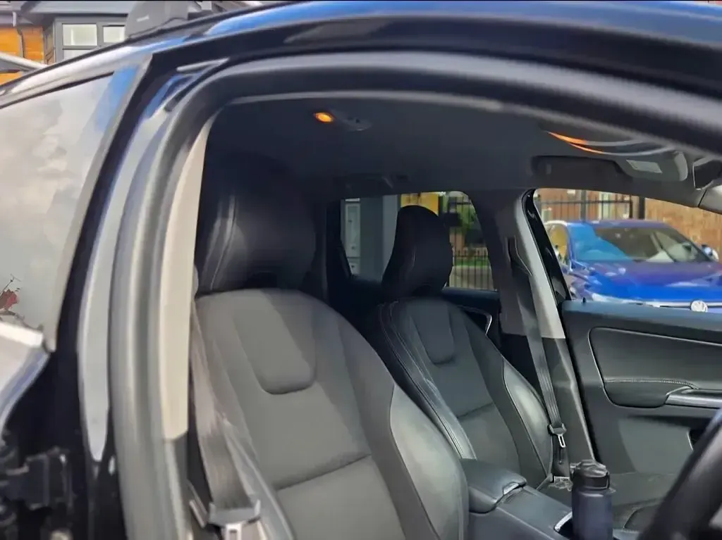 Usado Volvo XC60 SE 190 HP (139 kW) 2016 Preto SUV