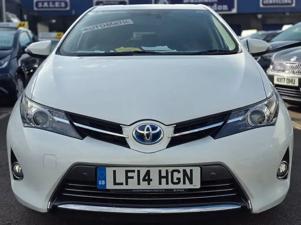 Usado Toyota Auris Hybrid 136 HP (100 kW) 2014 Branco Carrinha