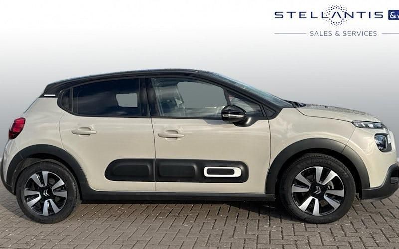 Begagnad Citroën C3 PureTech 83 HK (61 kW) 2024 Röd Halvkombi