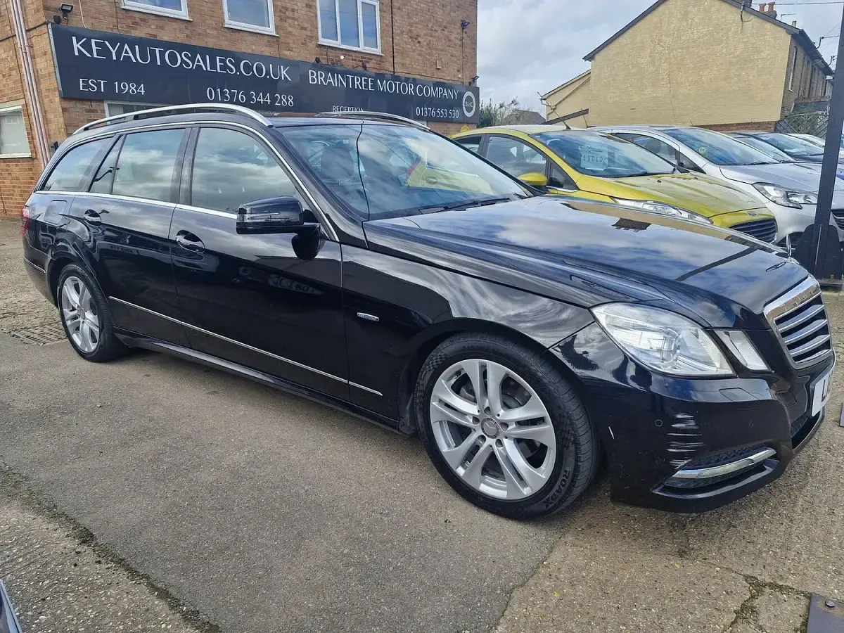 Used Mercedes E220 Executive 170 HP (125 kW) 2012 Black Estate