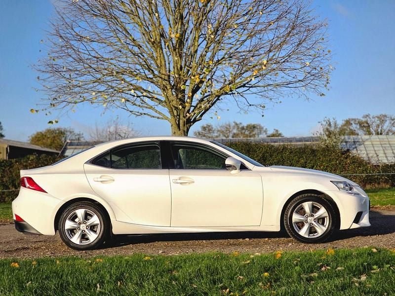 Used Lexus IS300h 223 HP (164 kW) 2014 White Sedan
