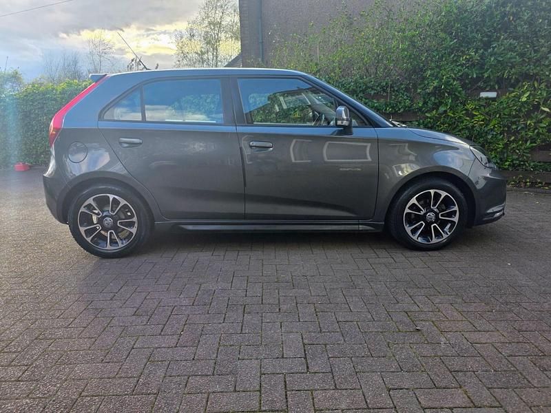 Usado MG MG3 106 HP (77 kW) 2016 Cinzento Citadino