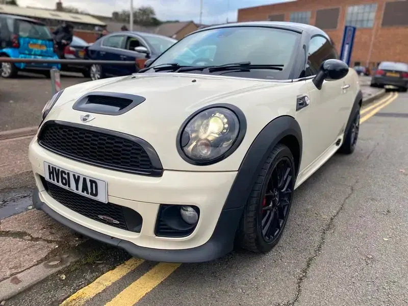 Used Mini John Cooper Works Coupé 211 HP (155 kW) 2011 White Coupe