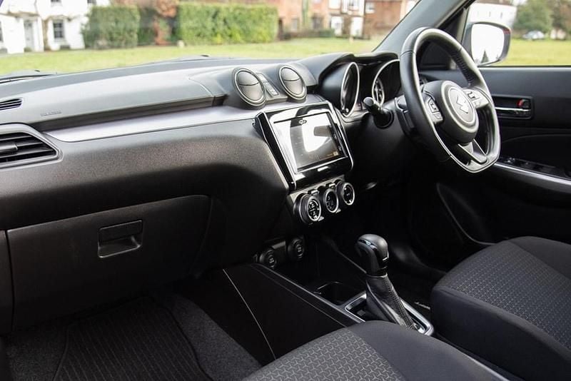 Used Suzuki Swift SZ5 83 HP (61 kW) 2022 Red Hatchback