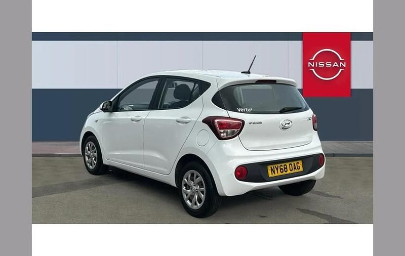 Used Hyundai i10 SE 66 HP (48 kW) 2019 White Hatchback