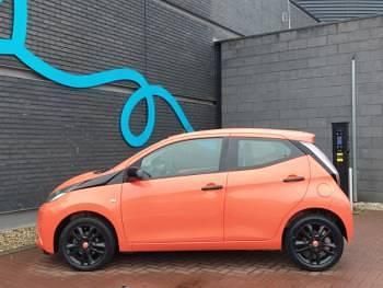 Used Toyota Aygo X-cite 68 HP (50 kW) 2015 Orange Hatchback