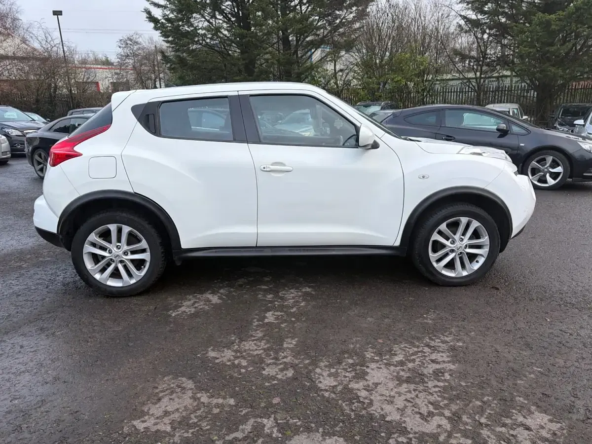 Usado Nissan Juke Acenta 110 HP (80 kW) 2014 Branco SUV