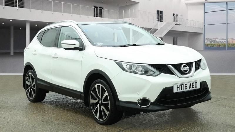 Used Nissan Qashqai Tekna 2016 Pure white SUV
