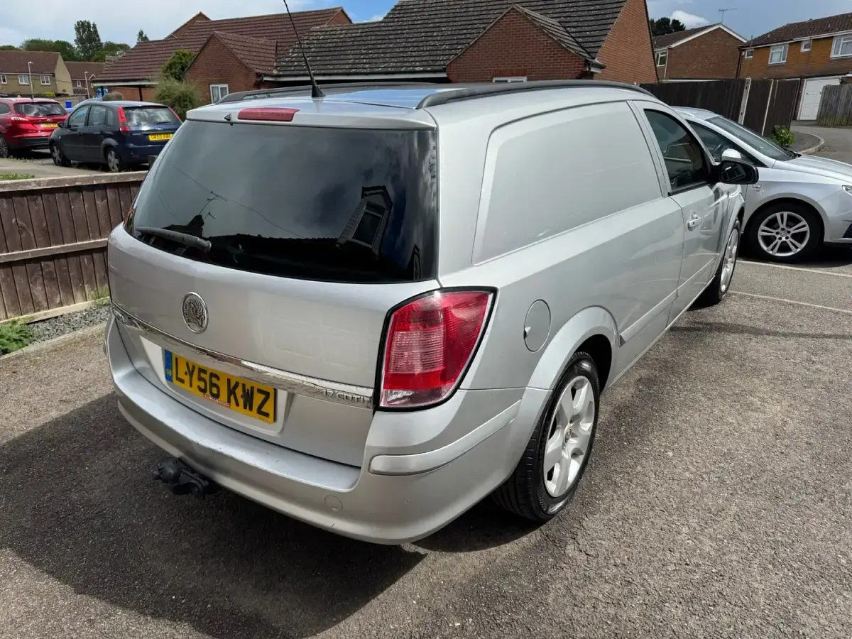 Usado Vauxhall Astra Sportive 2007 Plateado Van