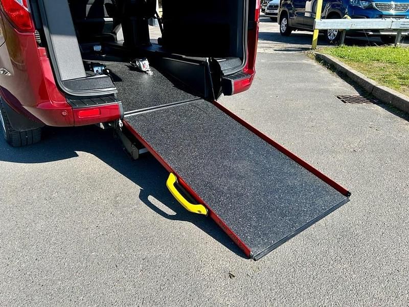 Used Ford Tourneo Titanium 130 HP (95 kW) 2021 Red MPV