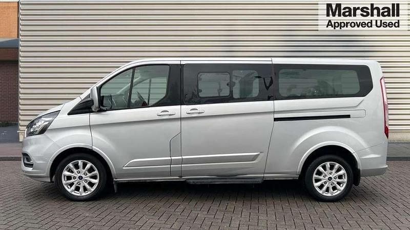 Used Ford Tourneo Titanium 150 HP (110 kW) 2022 Silver MPV