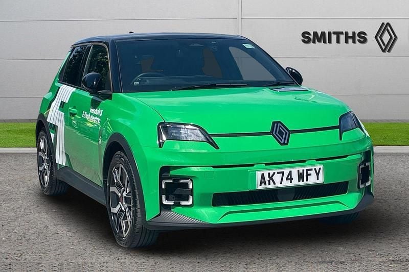 Pop green/diamond black Used 2025 Renault R5 Komfort Hatchback | £23,390 (A bit pricey) - Image 1/1