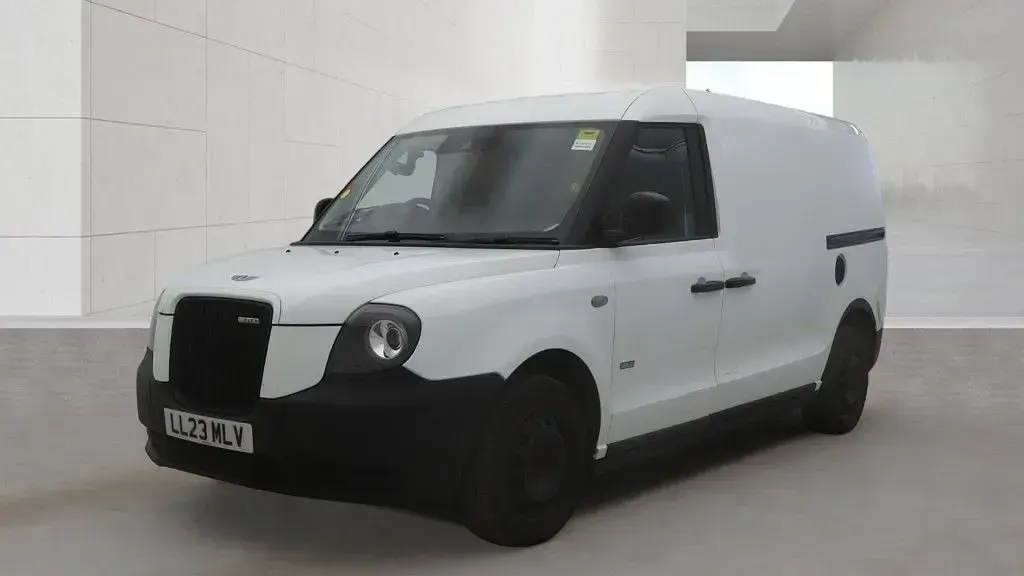 Used LEVC VN5 City 42 HP (30 kW) 2023 White MPV