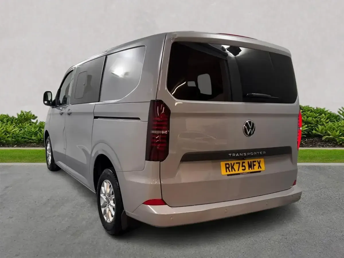 Begagnad VW Transporter Pro 2025 Grå Van