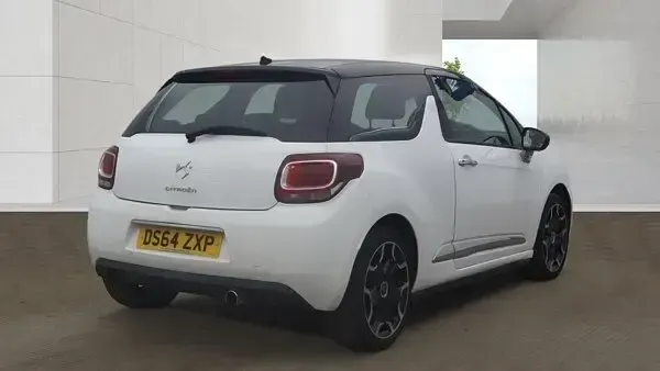 Used Citroën DS3 PureTech 110 HP (80 kW) 2014 White Hatchback