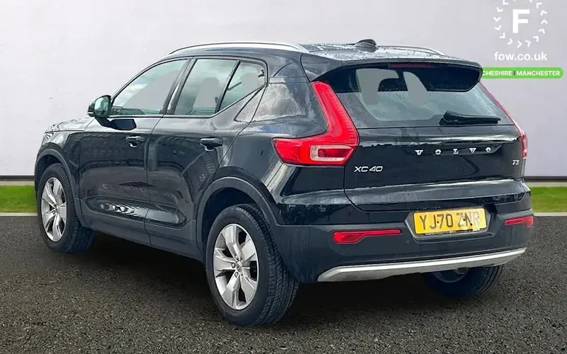 Usado Volvo XC40 Momentum 163 HP (119 kW) 2021 Preto SUV