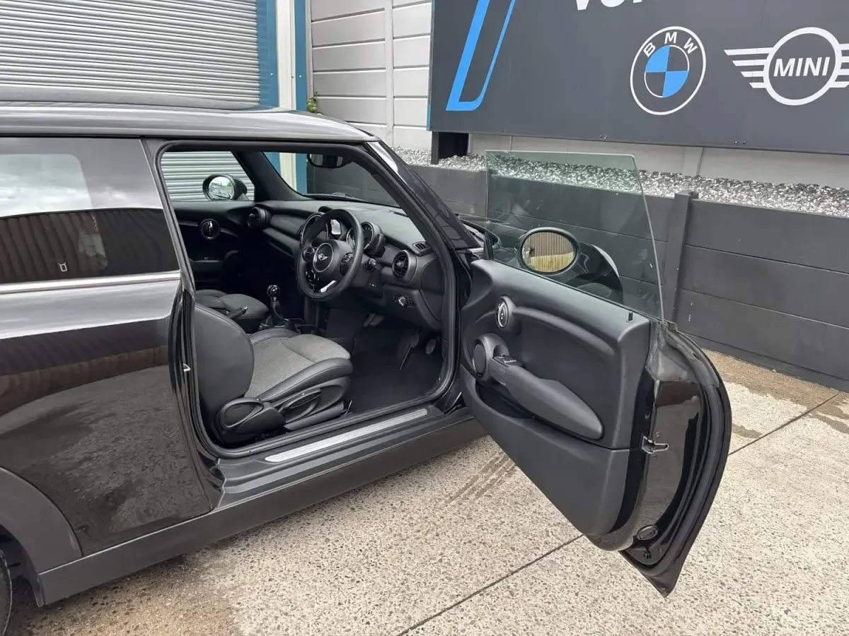 Używany Mini Cooper Hatch 136 KM (100 kW) 2014 Czarny Hatchback