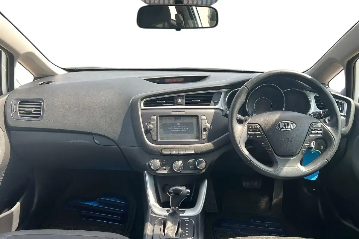 Used Kia ProCeed 136 HP (100 kW) 2018 White Hatchback
