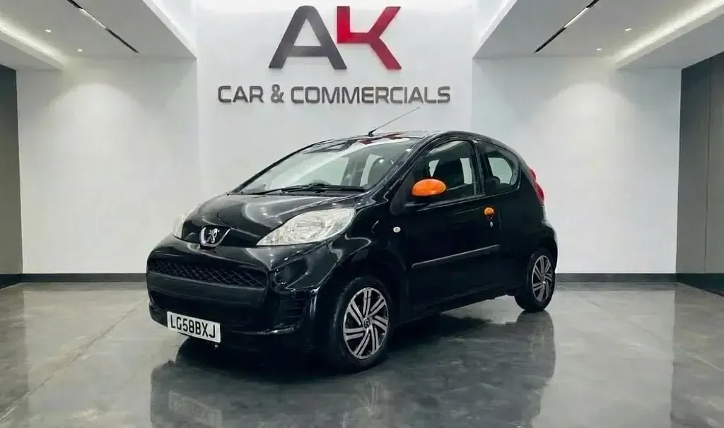 Begagnad Peugeot 107 68 HK (50 kW) 2008 Svart Halvkombi