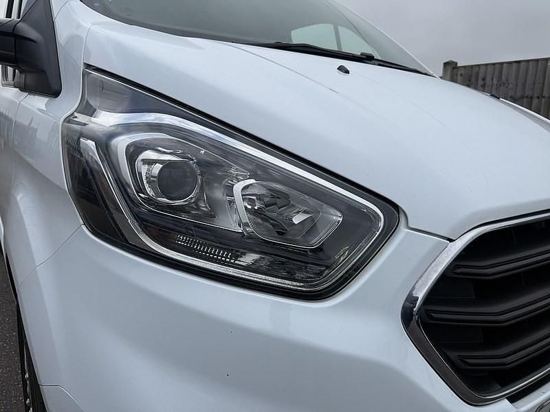 Used Ford Transit Custom Limited 130 HP (95 kW) 2021 White Van