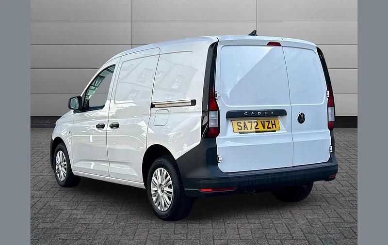 Usado VW Caddy 101 HP (74 kW) 2022 Branco Monovolume